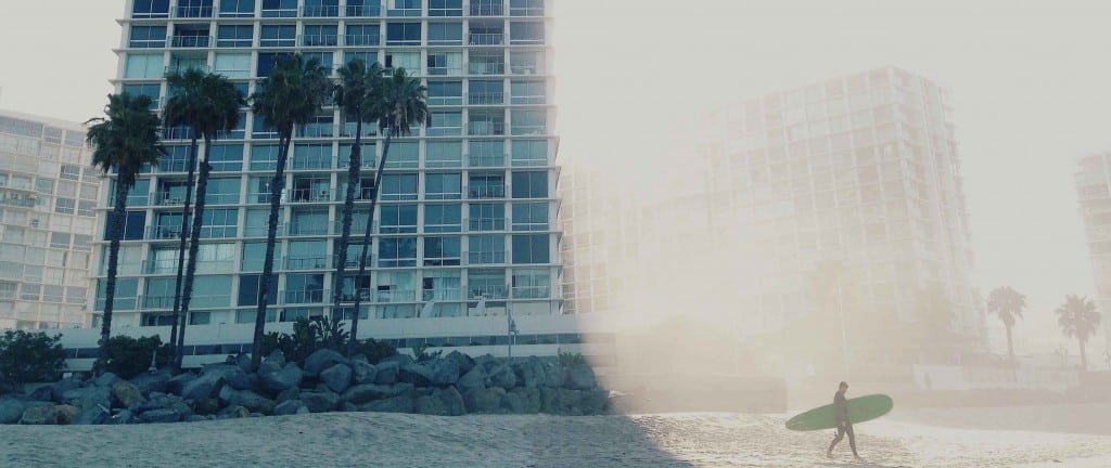beach_buildling_surfboard